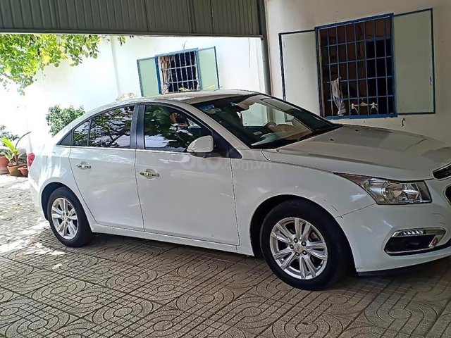 Cần bán xe Chevrolet Cruze đời 2016, màu trắng