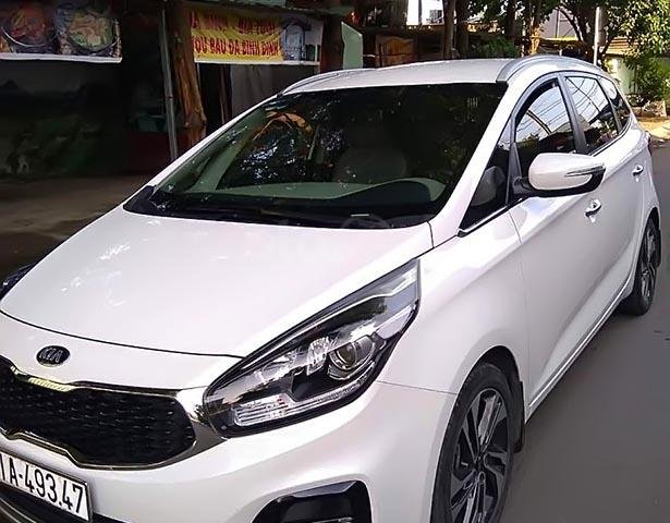 Cần bán lại xe Kia Rondo đời 2018, màu trắng0