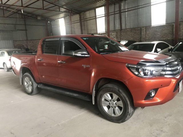 Chính chủ bán Toyota Hilux 2016, màu đỏ, nhập khẩu, số tự động 2 cầu