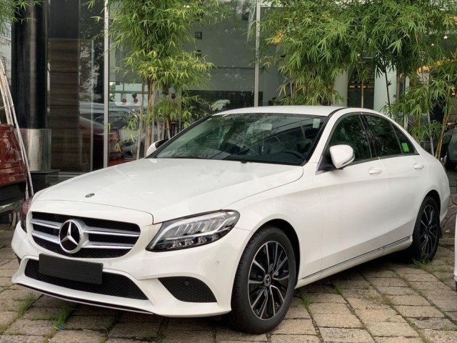 Bán Mercedes C200 năm sản xuất 2019, màu trắng, xe nhập