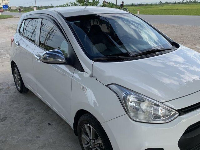 Gia đình bán Hyundai Grand i10 đời 2016, màu trắng, nhập khẩu