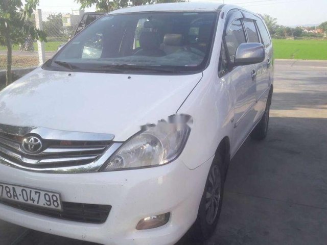 Bán xe Toyota Innova sản xuất 2011, màu trắng, 240tr0