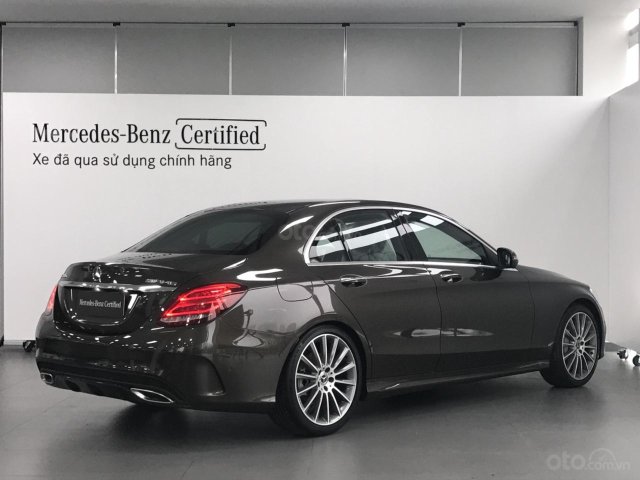 Cần bán Mercedes-Benz C300 2017 AMG màu nâu, nội thất đen, 17.000 km0