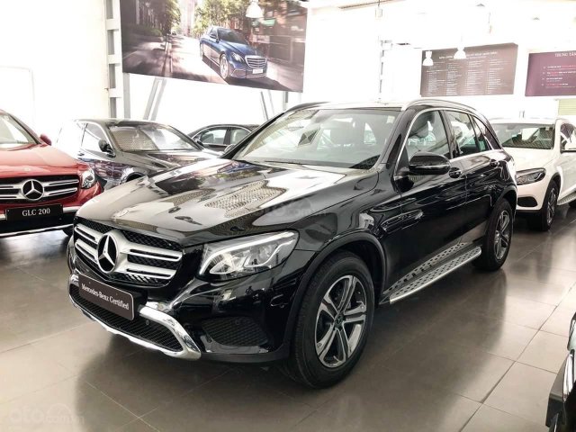 Mercedes-Benz GLC 200 giảm 120tr cho tháng 8