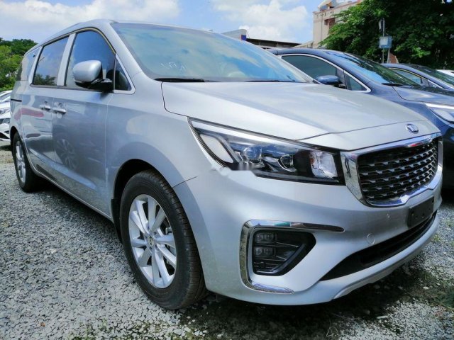 Cần bán xe Kia Sedona đời 2019, màu bạc, giao xe nhanh