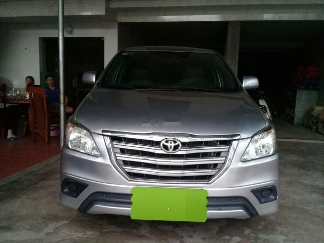 Bán Toyota Innova năm 2015, màu bạc, chính chủ0