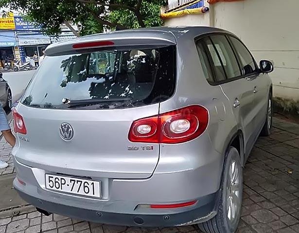 Bán Volkswagen Tiguan 2.0AT 2010, màu bạc, nhập khẩu