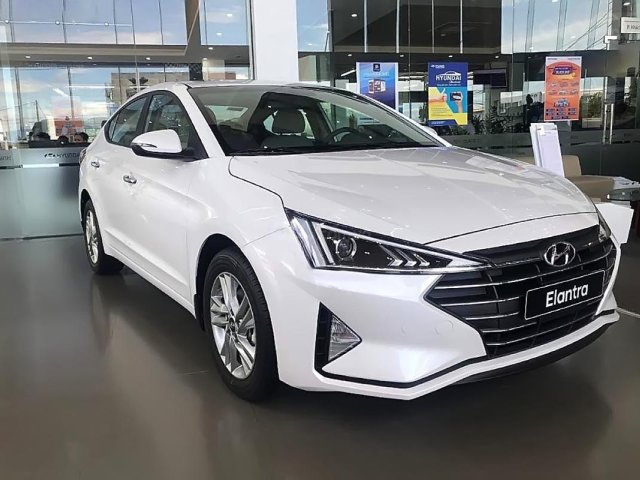 Bán Hyundai Elantra 1.6 AT sản xuất năm 2019, màu trắng, 635tr0