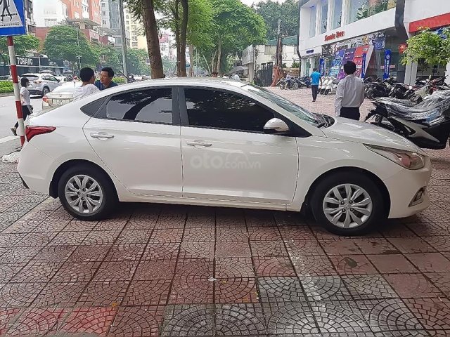 Bán Hyundai Accent năm 2018, màu trắng, đã đi 16.000km0