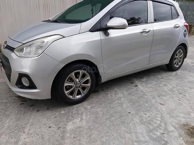 Bán Hyundai Grand i10 1.0MT 2015, màu bạc, nhập khẩu, số sàn0