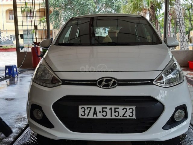 Cần bán xe Hyundai Grand i10 AT năm 2015, nhập khẩu 