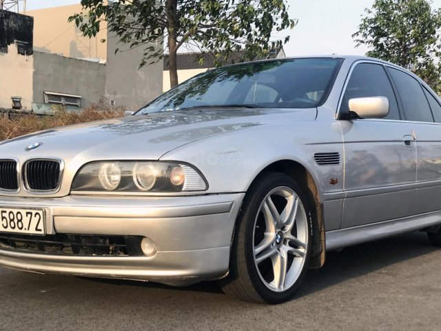 Bán ô tô BMW 5 Series 525i đời 2002, màu bạc giá cạnh tranh0