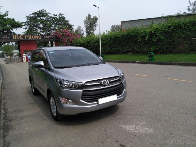 Bán Toyota Innova 2018 số sàn màu xám, xe đi 19 000 km