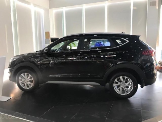 Bán xe Hyundai Tucson 2.0 AT đời 2019, màu đen0