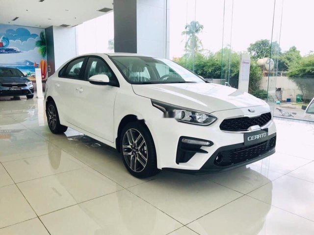 Cần bán xe Kia Cerato sản xuất 2019, màu trắng 0