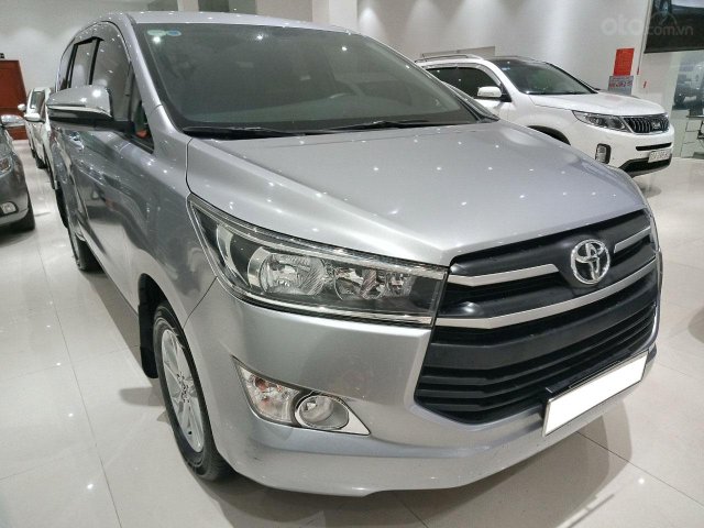 Bán Toyota Innova 2.0E sản xuất năm 2018, màu bạc, 705tr