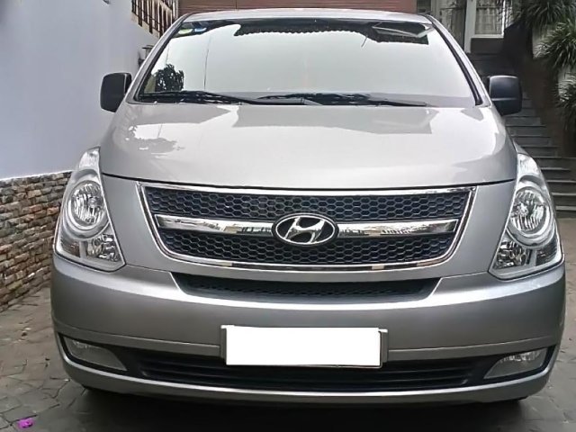 Bán xe Hyundai Grand Starex 2015, màu bạc, nhập khẩu0