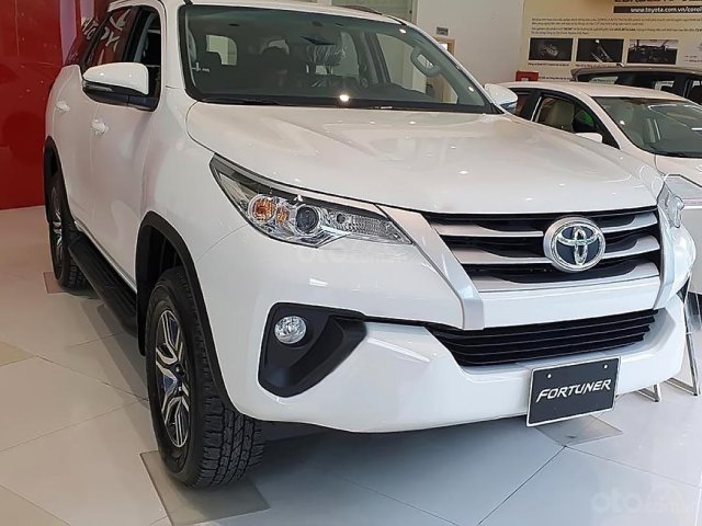 Cần bán Toyota Fortuner 2.4G AT đời 2019, màu trắng