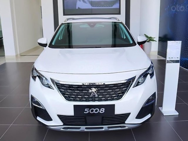 Bán Peugeot 5008 1.6 AT sản xuất 2019, màu trắng0