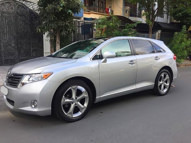 Bán Toyota Venza 3.5 AWD đời 2011, màu bạc, nhập khẩu  