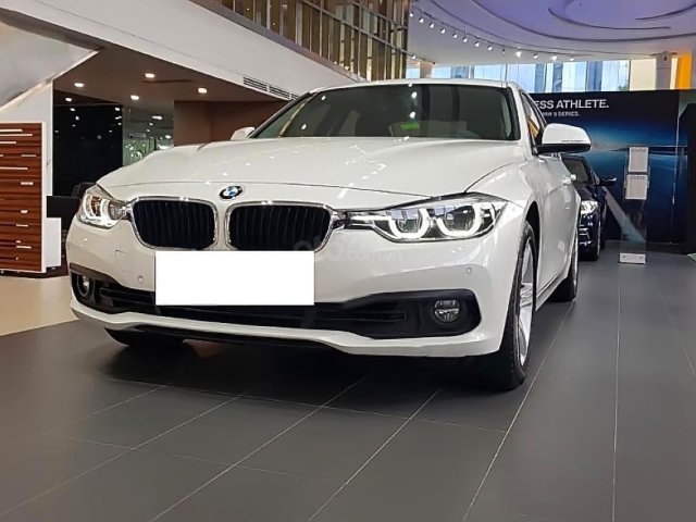 Cần bán BMW 320i 2018, màu trắng, nhập khẩu0