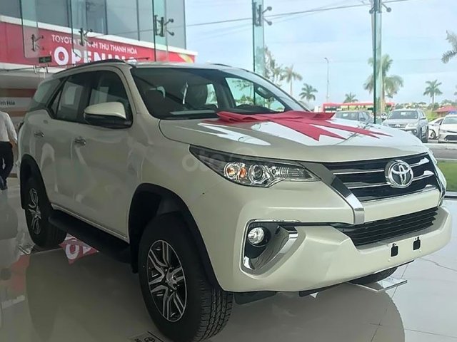 Bán xe Toyota Fortuner 2.4G 4x2 AT 2019, màu trắng0