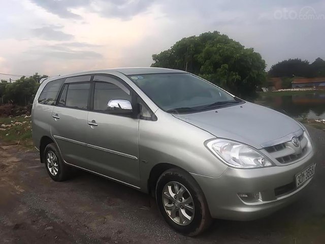 Cần bán Toyota Innova G sản xuất 2008, màu bạc, 370tr0