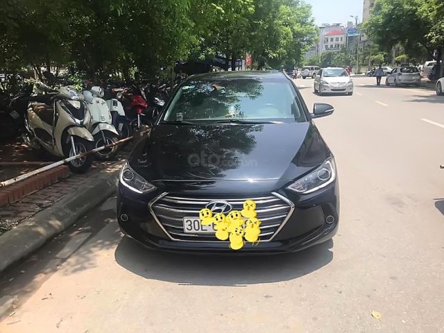 Cần bán lại xe Hyundai Elantra 2.0 AT 2016, màu đen0