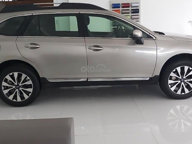 Cần bán Subaru Outback 2.5i-S đời 2017, màu bạc, xe nhập0