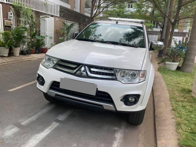 Bán Mitsubishi Pajero 2017 máy xăng, màu trắng thể thao đẹp