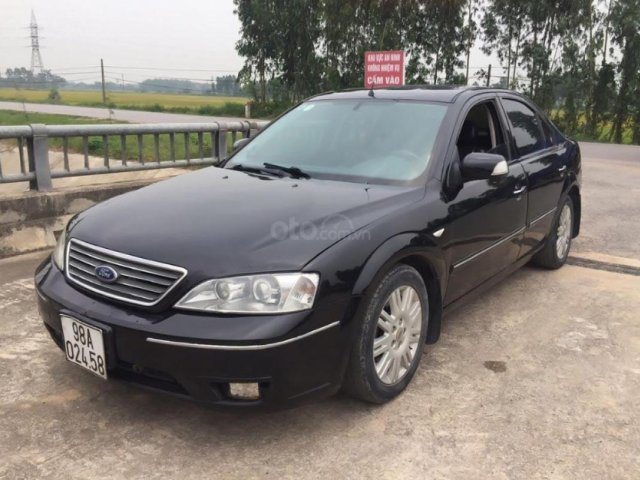 Cần bán Ford Mondeo 2.5AT sản xuất năm 2004, màu đen, giá tốt0