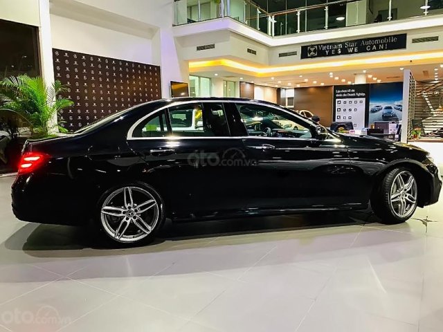 Bán Mercedes E350 AMG năm 2019, màu đen