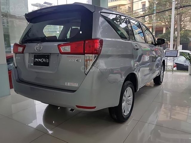 Bán ô tô Toyota Innova 2.0E năm 2019, màu bạc, 710 triệu0