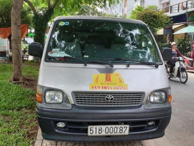 Công ty bán Toyota Hiace đời 2004, màu bạc, nhập khẩu0