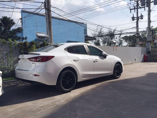 Cần bán xe Mazda 3 Luxury sản xuất năm 2019, màu trắng, xe nhập0