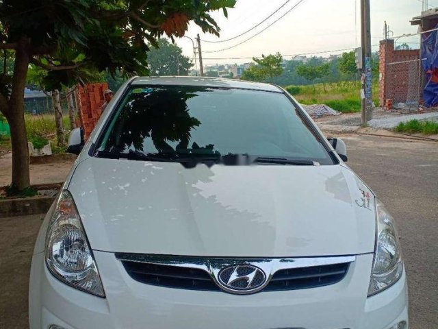 Bán Hyundai i20 AT đời 2010, màu trắng, xe nhập 