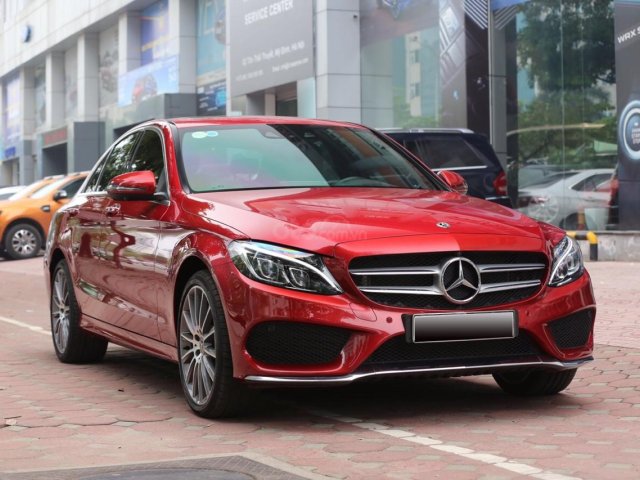 Bán Mercedes C300 AMG 2018, màu đỏ0