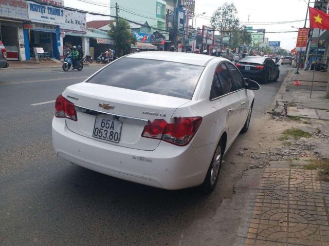 Bán ô tô Chevrolet Cruze 2014, màu trắng số sàn