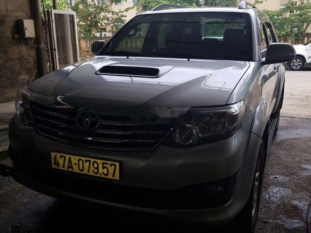 Bán Toyota Fortuner sản xuất năm 2014, màu bạc0