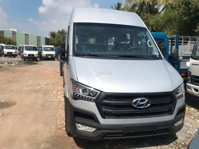 Bán Hyundai Solati Universe sản xuất năm 2019, màu bạc, xe nhập0