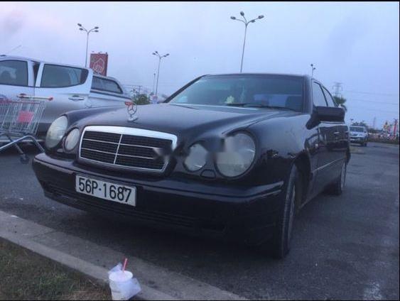 Bán Mercedes E230 năm sản xuất 1996, màu đen, nhập khẩu chính chủ, 135tr