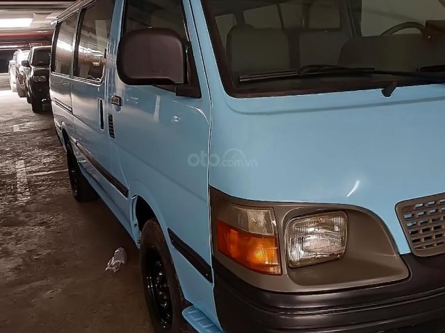 Cần bán gấp Toyota Hiace sản xuất năm 2000, màu xanh lam, vệ sinh bảo dưỡng tốt, gầm bệ tốt