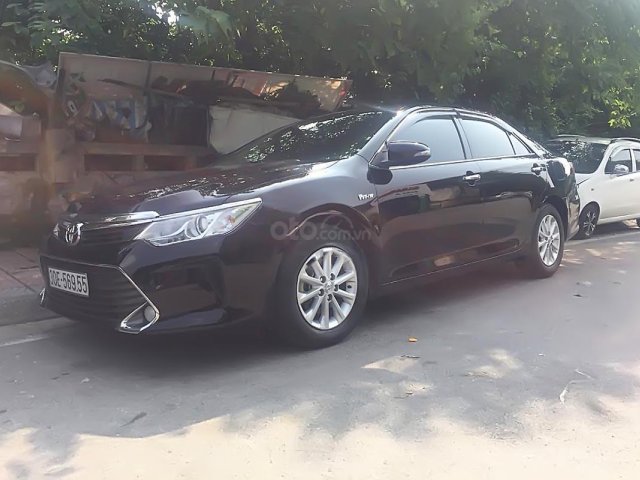 Cần bán xe Toyota Camry 2.0 đời 2016, màu đen, 835 triệu