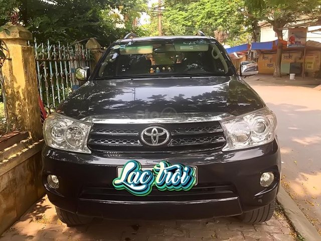 Cần bán Toyota Fortuner 2010, màu đen