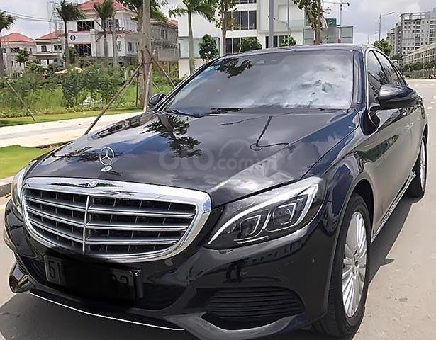 Cần bán Mercedes C250 năm 2015, màu đen0