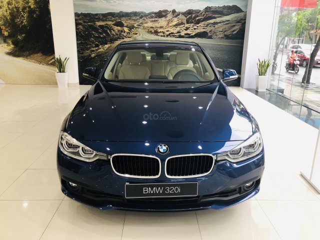 Giảm ngay 275 triệu - Khi mua BMW 3 Series 2.0L High đời 2018, màu xanh lam