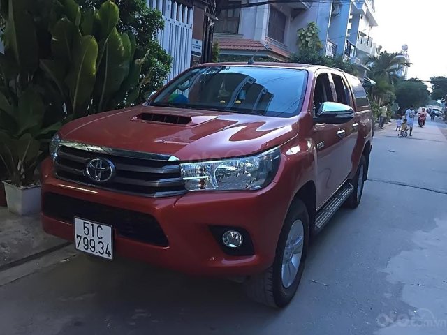 Bán Toyota Hilux sản xuất 2016, màu đỏ, nhập khẩu  