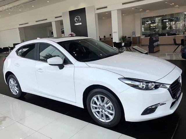 Bán ô tô Mazda 3 1.5 AT sản xuất năm 2018, màu trắng giá cạnh tranh0