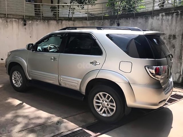 Cần bán xe Toyota Fortuner 2.7V 4x2 AT 2014, màu bạc0