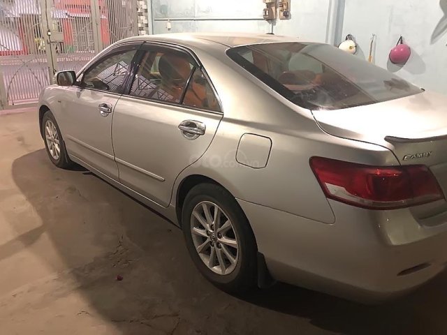 Cần bán Toyota Camry 2.4G sản xuất 2012, màu bạc, xe hoạt động tốt0